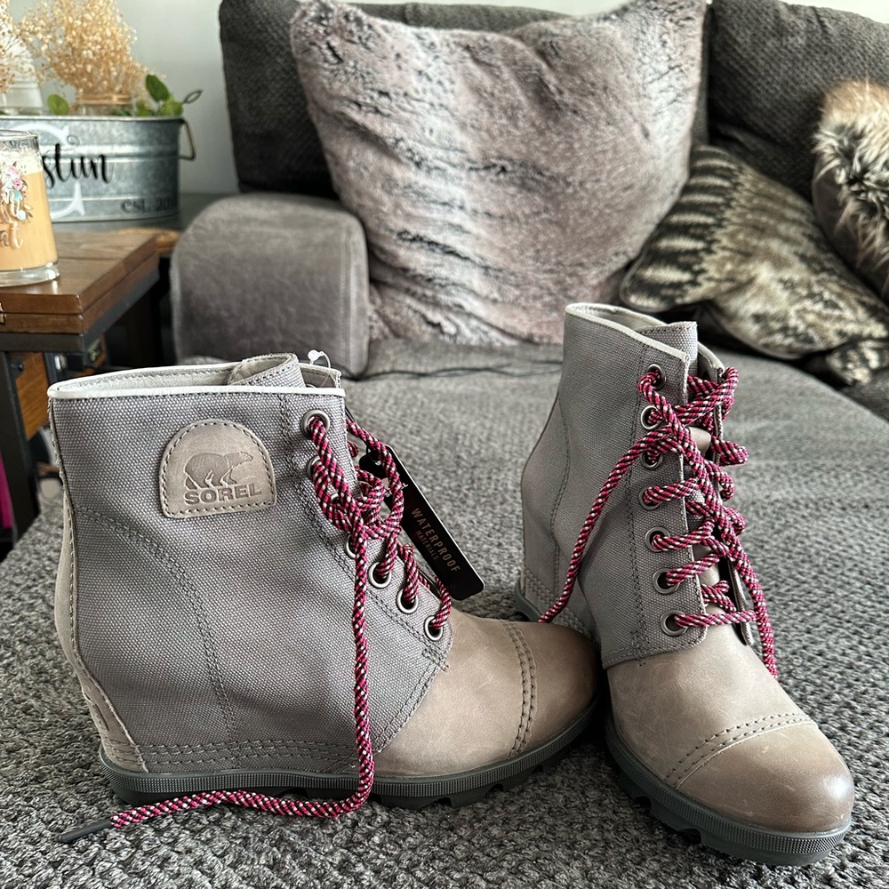 Sorel booties. Brand new.